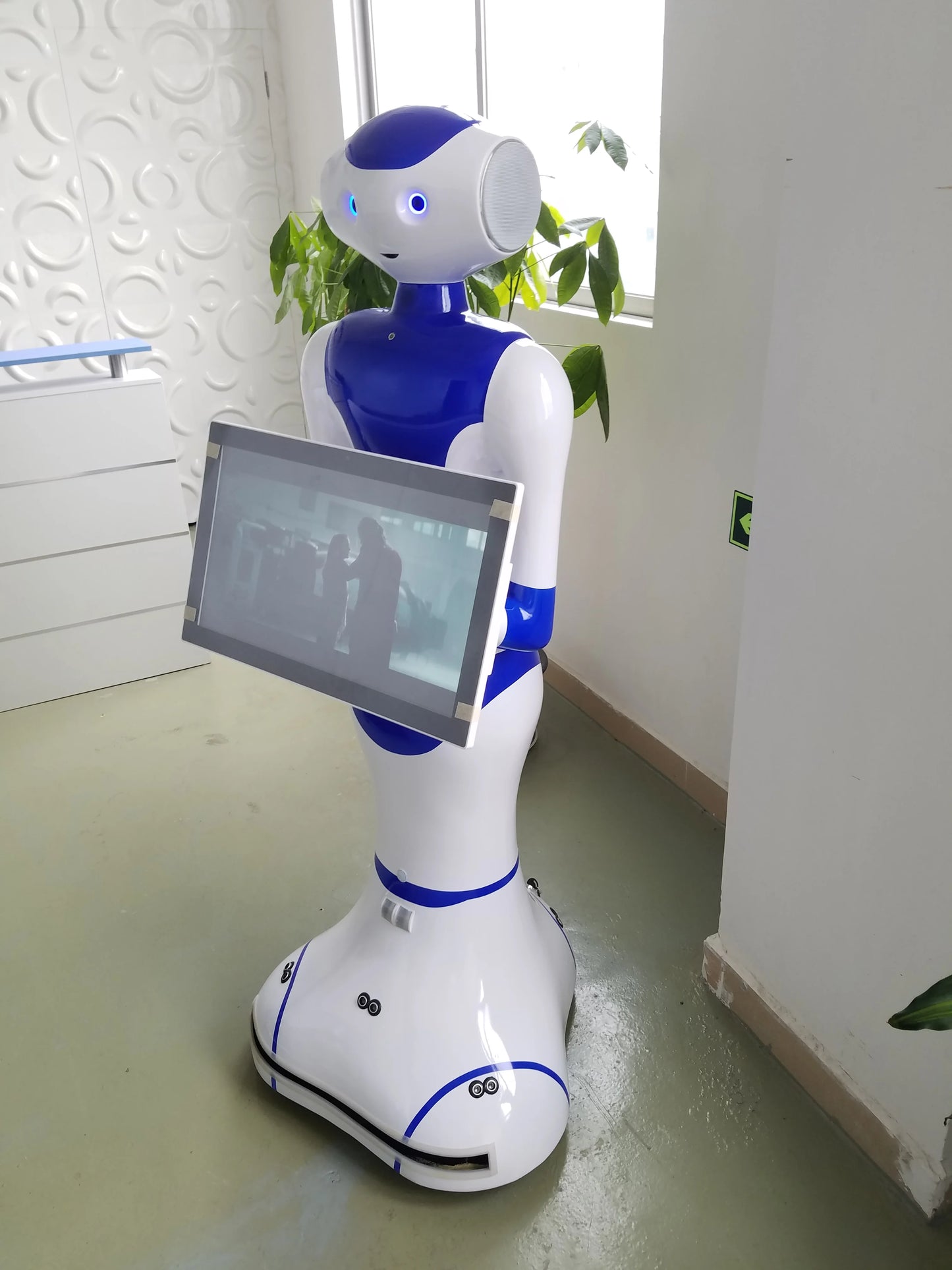 humanoid English speech robot artificial intelligence educational robot use in school museum application AI voice guide robot